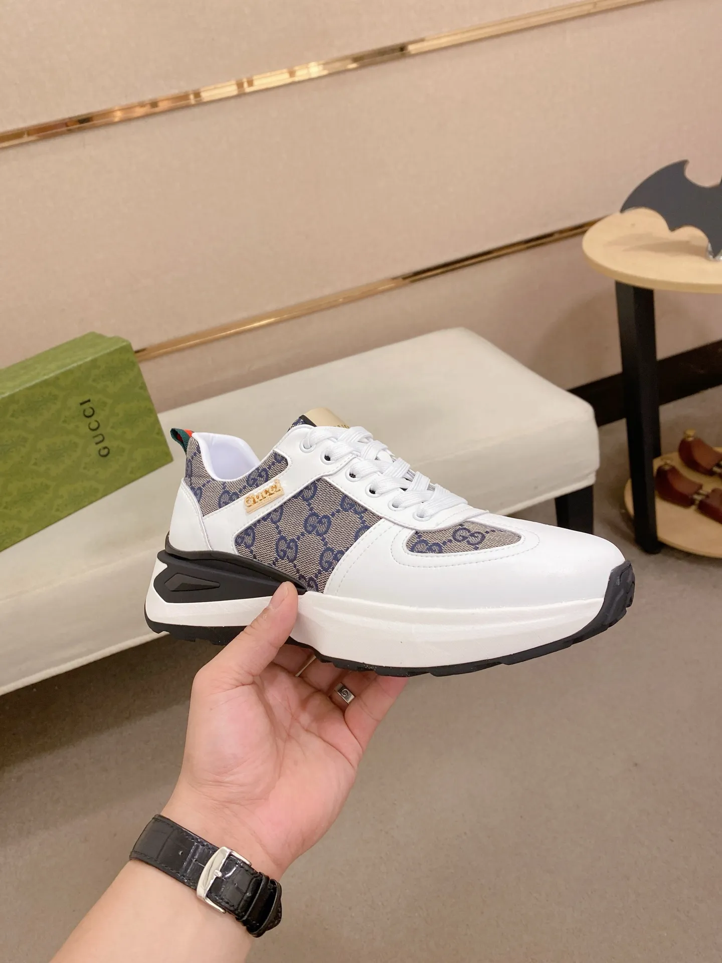 Factory price 462💰New GUCCI (Gucci) counters are launched simultaneously, new men's shoes, 😘fabrics are selected imported cowhide, lining: sheepskin lining. 👍🏿 High-end ☄️ air-cushion molded anti-slip rubber outsole, exquisite lines, simple and elegant, comfortable and high-end for leisure travel. Code number: 38 to 44 (45 can be customized and cannot be returned or exchanged)